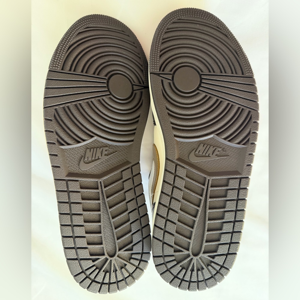 Nike Air Jordan 1 Low - Picture 5 of 5